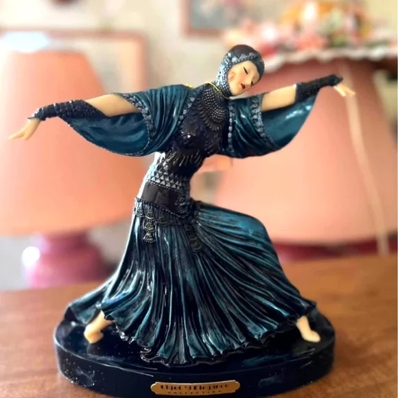 Objet 'd Elegance Gypsy Figurines - Picture 3 of 4